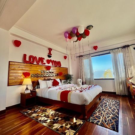 Mount Everest Hotel & Resort Nagarkot Exteriör bild