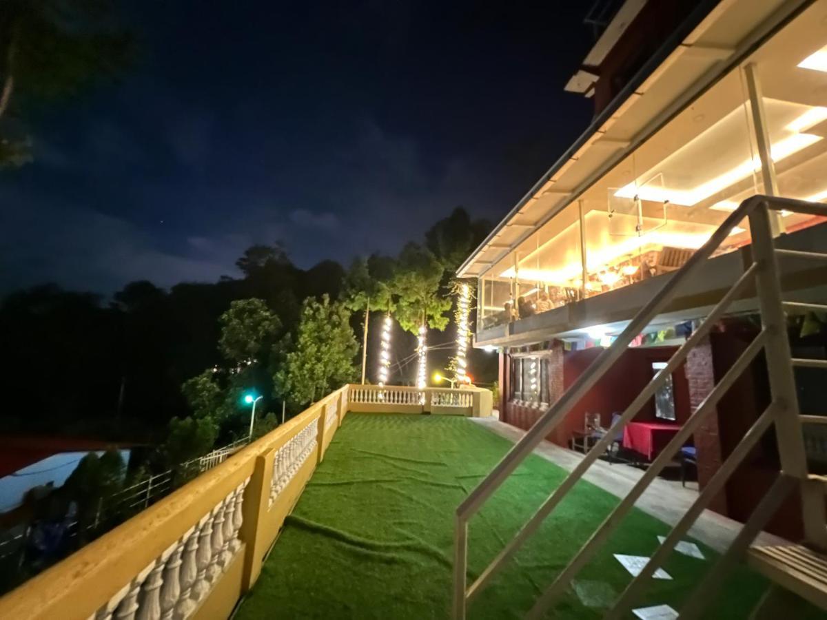 Mount Everest Hotel & Resort Nagarkot Exteriör bild