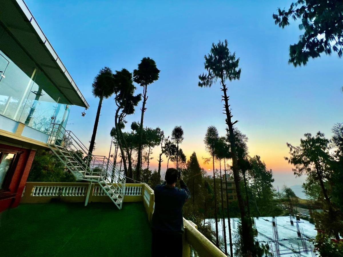 Mount Everest Hotel & Resort Nagarkot Exteriör bild